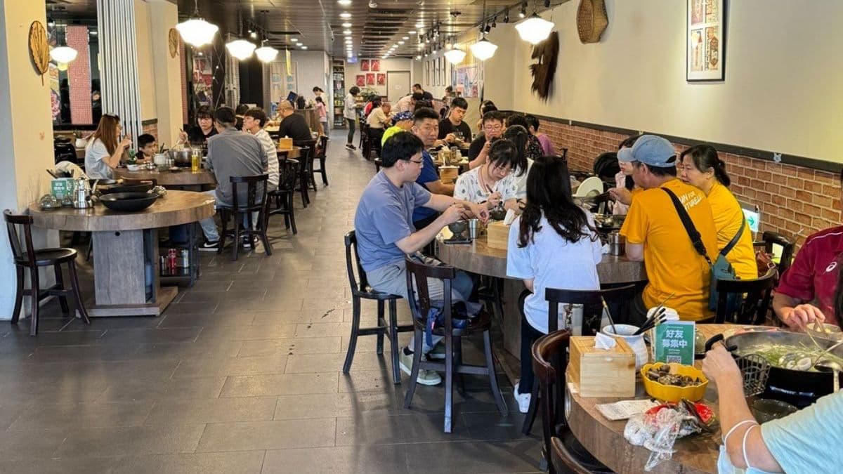 店內座位有圓桌也有方桌，相當適合聚餐。（圖片來源：跟著踢小米吃喝玩樂趣）