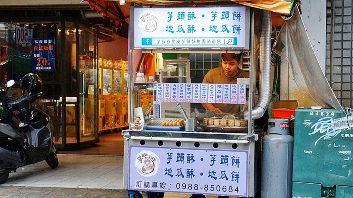 攤位就在桃園火車站周邊、桃園新光三越站前店旁。（圖片來源：PEKOのSimple Life）