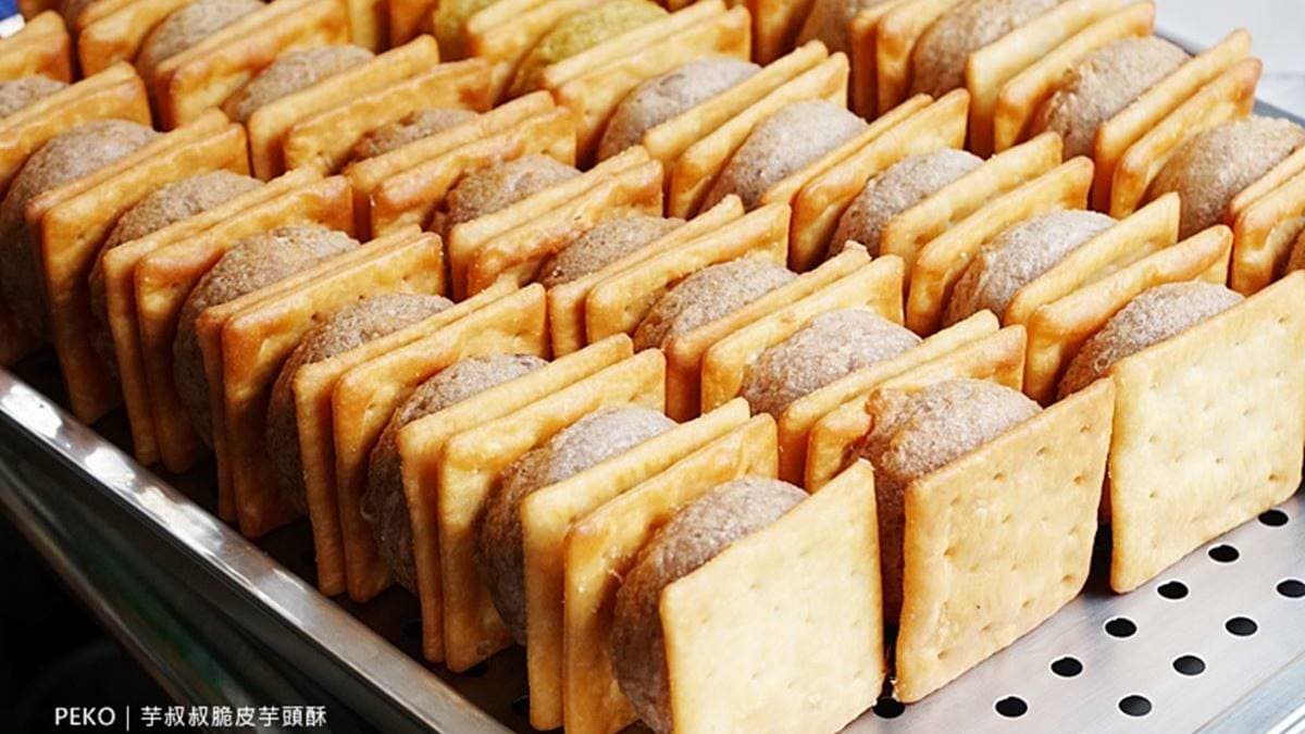 芋頭餅相當熱賣，熟客都是１次５個在買。（圖片來源：PEKOのSimple Life）
