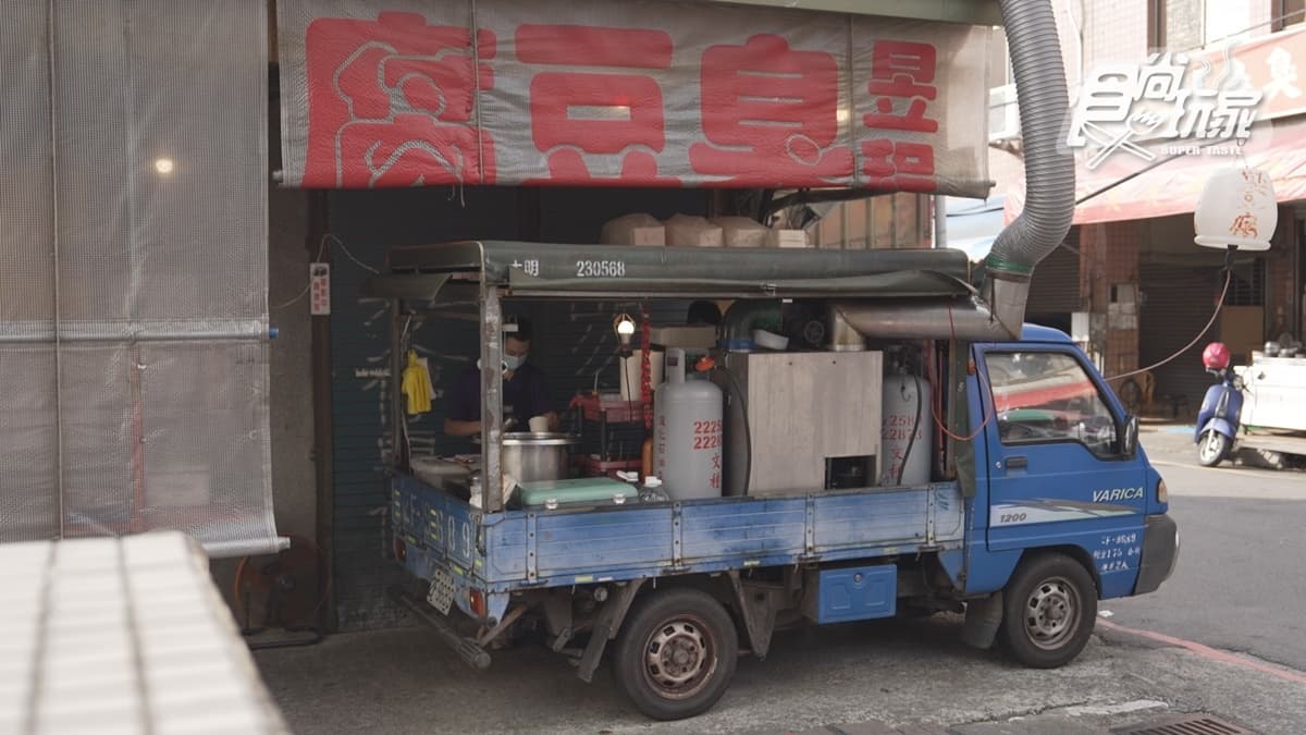 「昱程臭豆腐」是在地人激推的臭豆腐小吃。