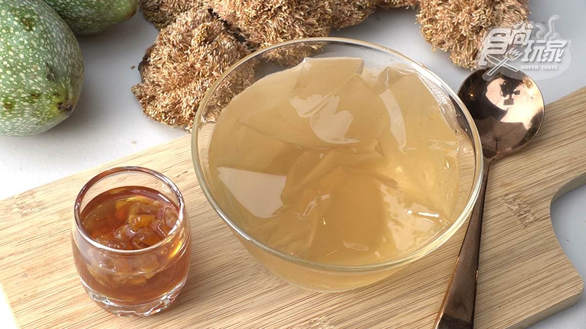 吃完便當後再吃「鳳梨果醬愛玉」很飽足。
