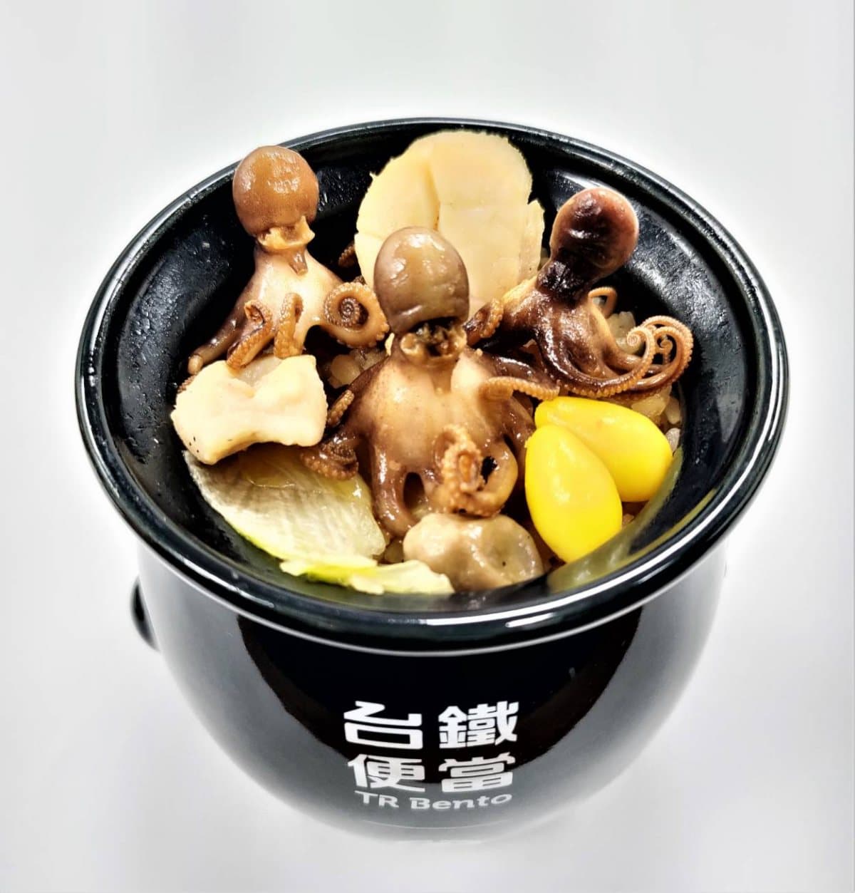 錯過會哭哭!台鐵聯名日本「海味便當」明限時開賣,爽嗑鮑魚飯+生食級干貝 錯過會哭哭!台鐵聯名日本「海味便當」明限時開賣,爽嗑鮑魚飯+生食級干貝