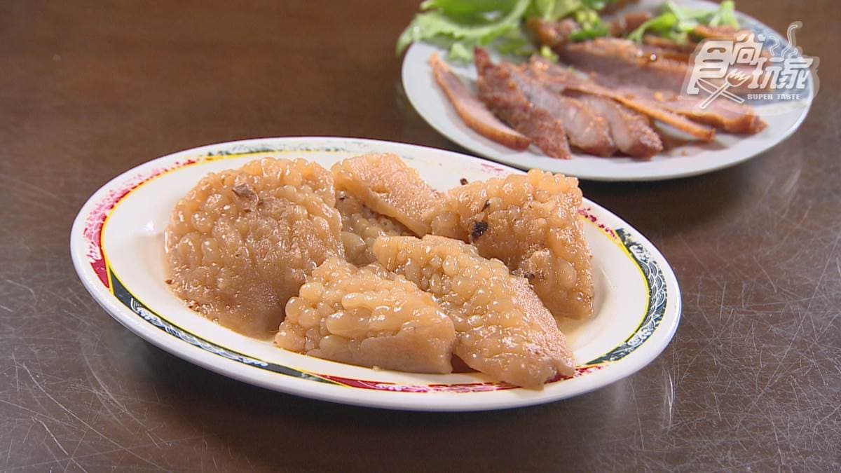 「甘滷苦瓜」燉煮到很軟，相當多汁，是很古早味的一道