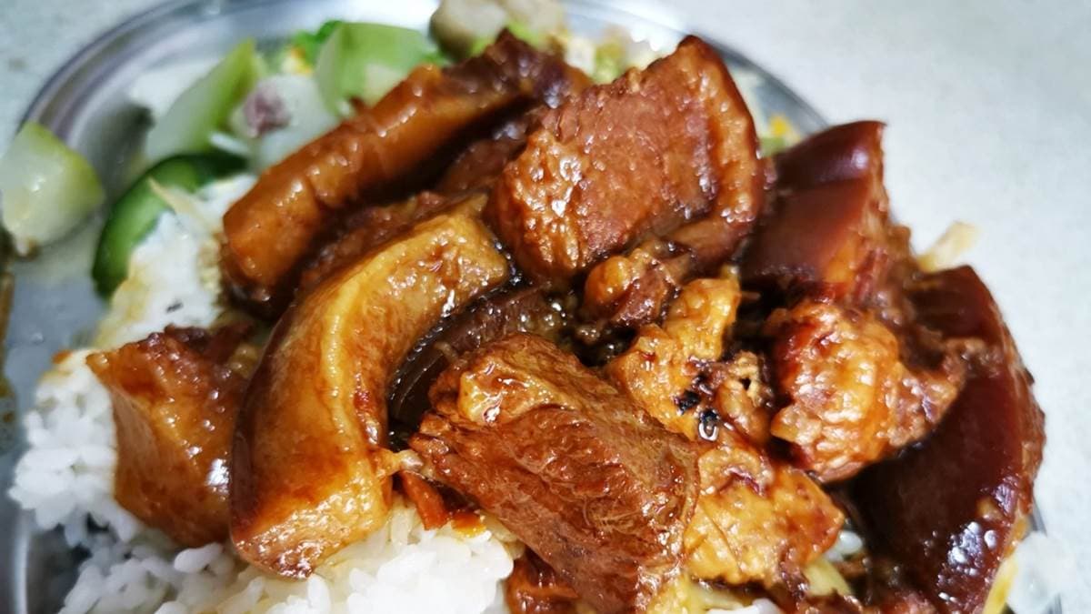爌肉鹹味明顯，但不會死鹹，愈吃愈唰嘴。（圖片來源：棉花糖的天空）
