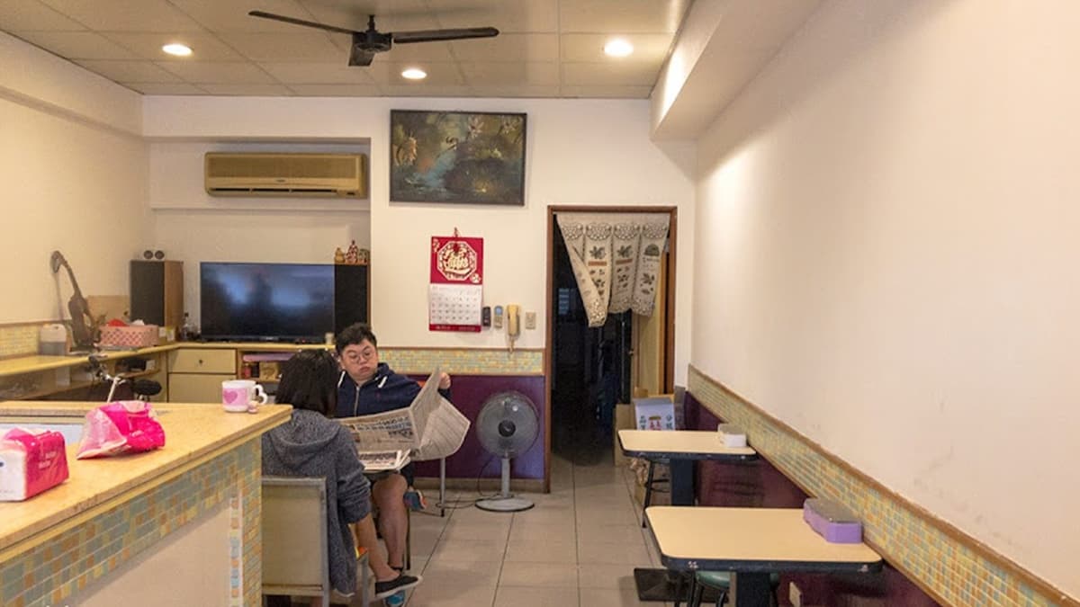 店內環境整潔明亮，看不出已經有3、40年的歷史。（圖片來源：妮喃小語）