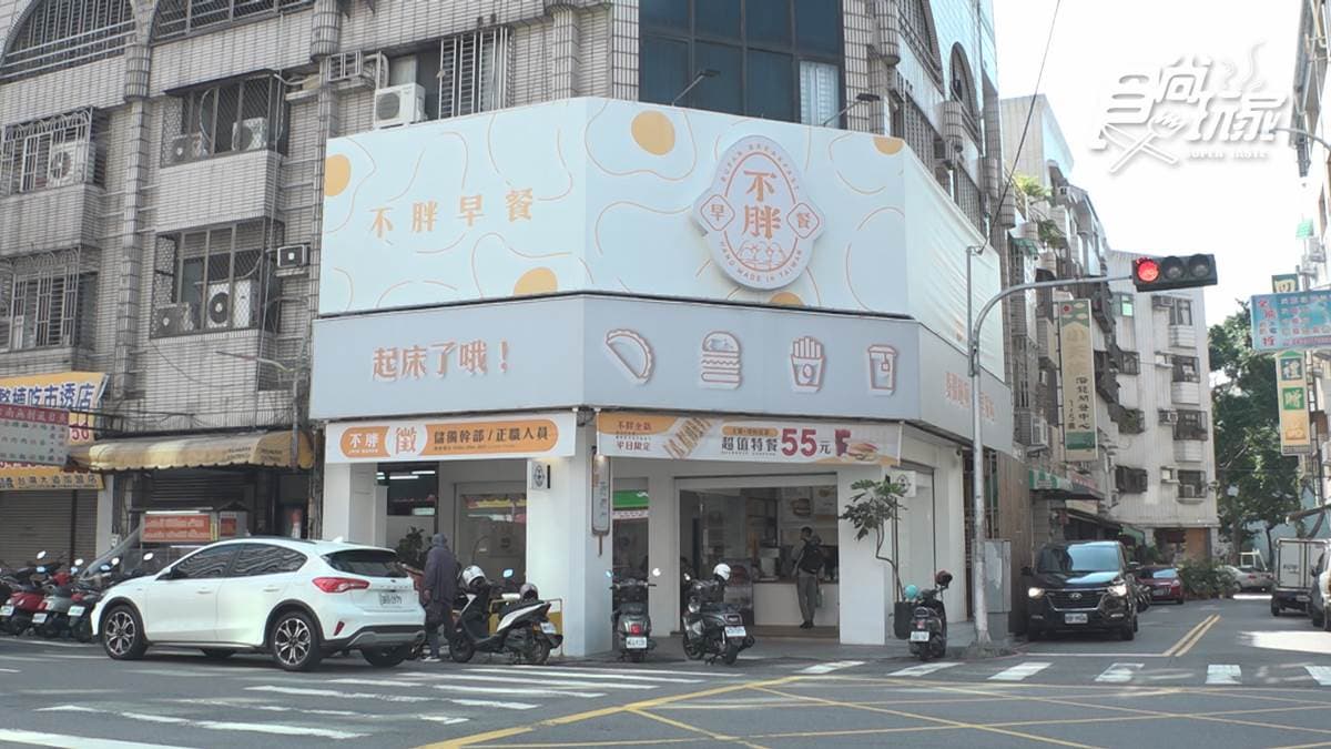 「不胖早餐（西屯店）」位在台中市西屯區的西屯路上。