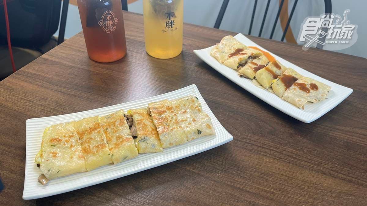 「菇菇起司蛋餅」有滿滿的起司，搭配菇類吃起來富有層次。