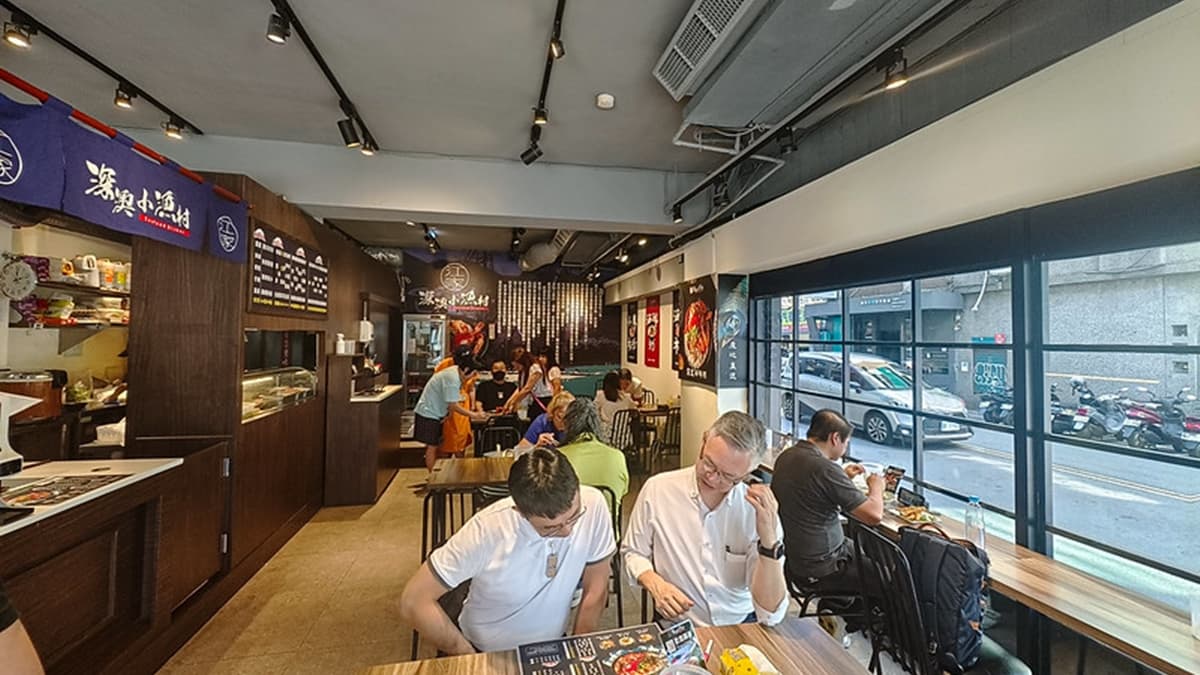 店內環境很不錯，採光相當好。（圖片來源：鄉民食堂）
