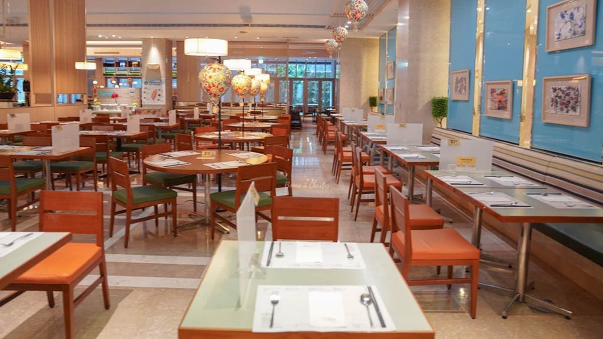 「四季餐廳」的用餐位置很多。（圖片來源：寶妮與查爾斯的旅行日記）