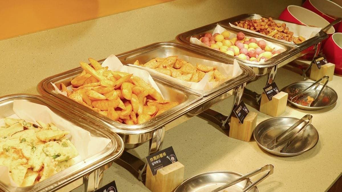 熟食炸物選擇相當多元。（圖片來源：小美很愛嚐）