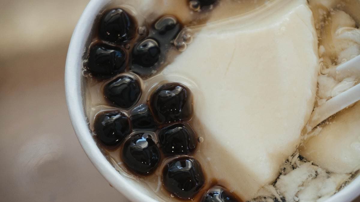 「粉圓豆花」的粉圓不會黏在一起，口感還不錯。（圖片來源：葉影瓶像）