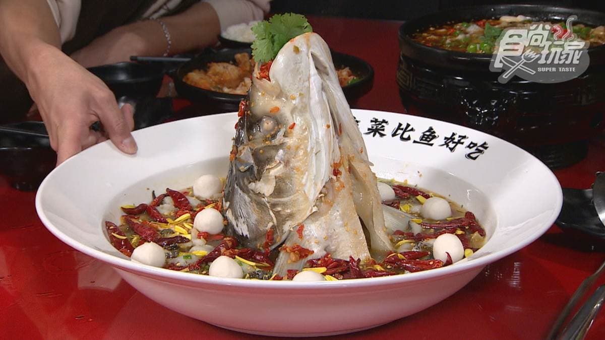 網評4.7星！中壢超狂「酸菜魚頭鍋」近30公分高，全台獨賣別處吃不到