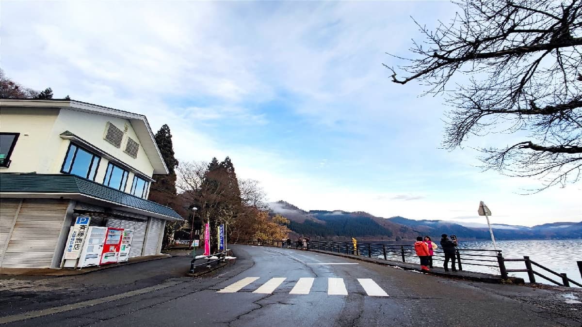 田澤湖環境清幽，一年四季都有不同風貌。