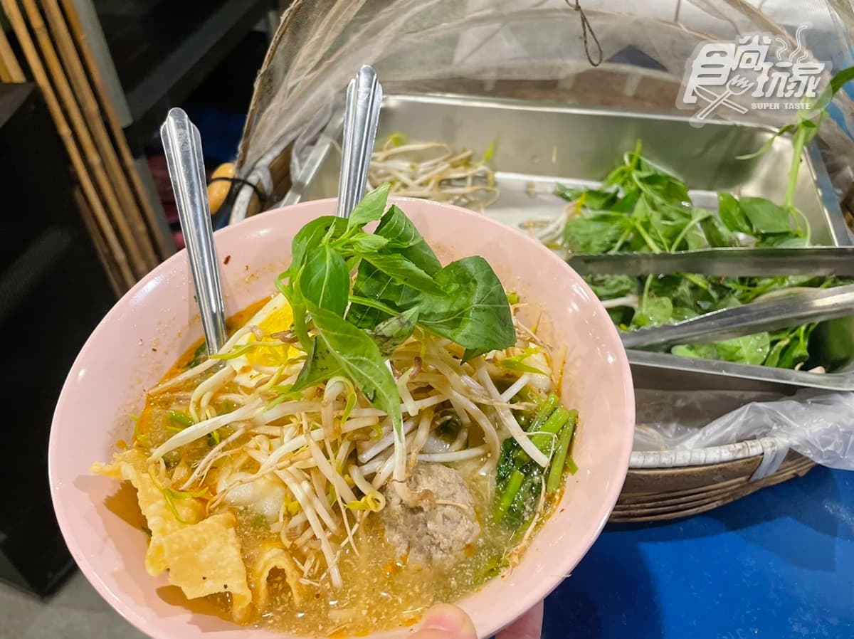 餐點不超過65元!排隊名店「泰國船麵」進軍東區,2種配料免費加 餐點不超過65元!排隊名店「泰國船麵」進軍東區,2種配料免費加