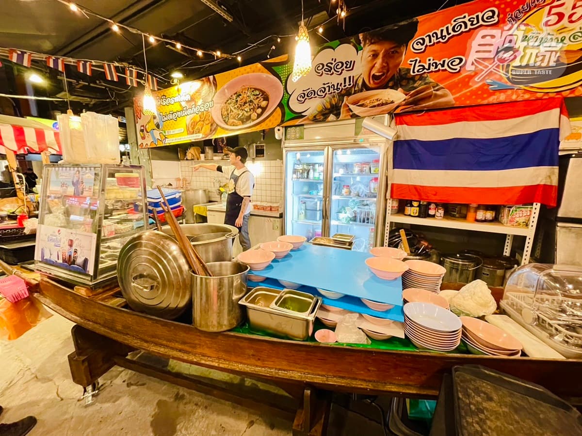 餐點不超過65元!排隊名店「泰國船麵」進軍東區,2種配料免費加 餐點不超過65元!排隊名店「泰國船麵」進軍東區,2種配料免費加
