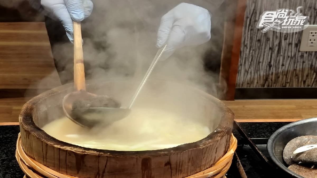 石燒鍋是必點的人氣美食。