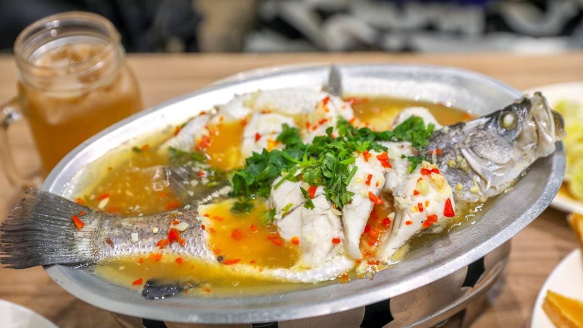 酸甜帶點微辣的「泰式檸檬魚」，魚肉鮮甜細緻，加上酸溜溜的醬汁非常好吃。（圖片來源：陳小可的吃喝玩樂）