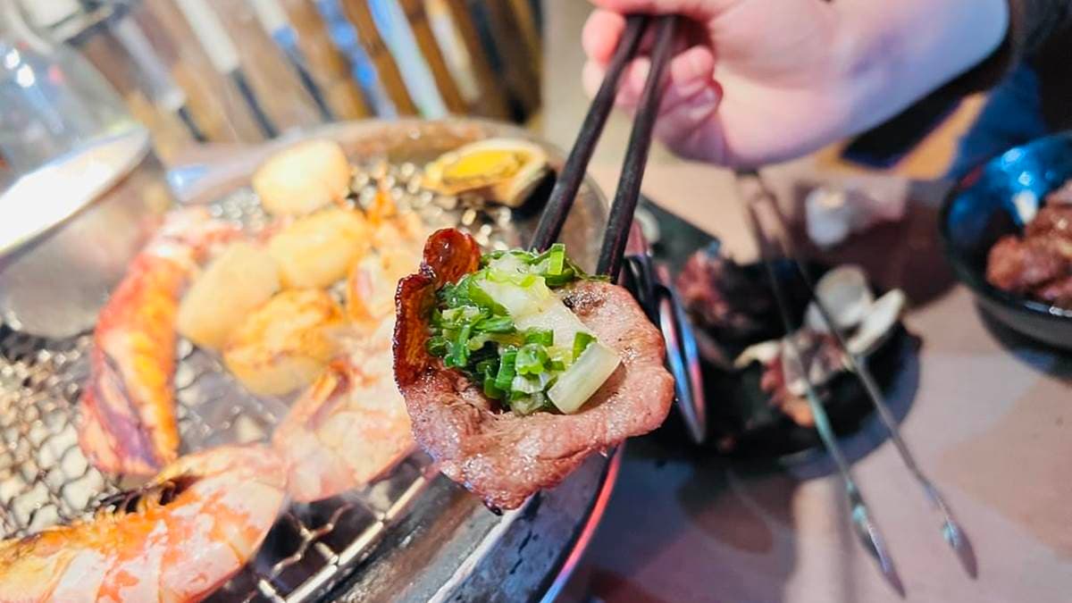 建議大家可以去裝取適量的蔥油，配肉一起吃超美味。（圖片來源：達浪的日常手札）