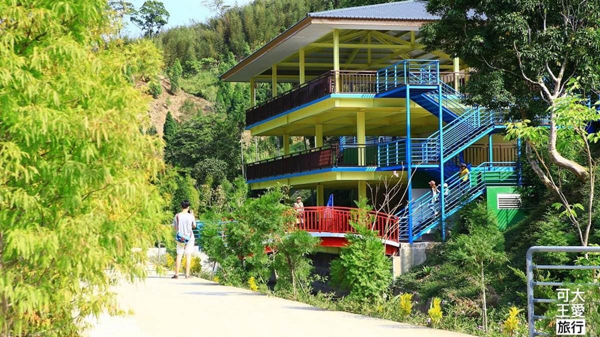 色彩豐富的觀景樓也是此處的一大亮點。（圖片來源：可大王愛旅行）