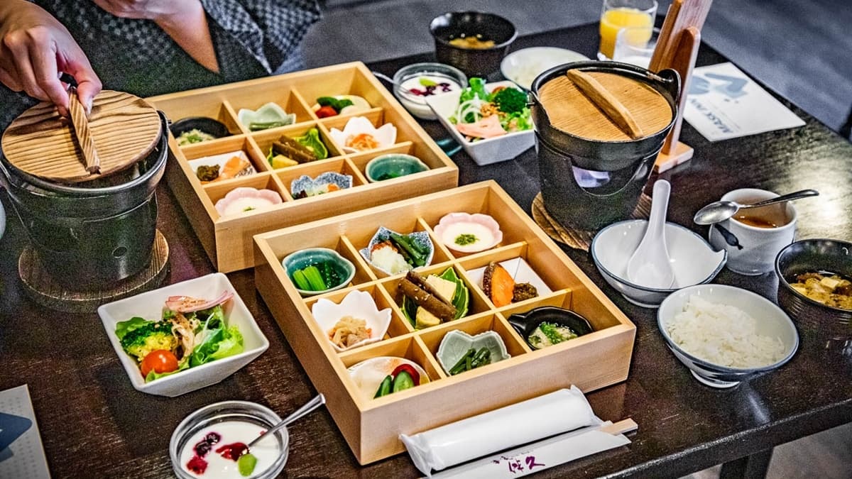 入住旅館都會包晚餐跟早餐。（圖片來源：大手牽小手。玩樂趣）