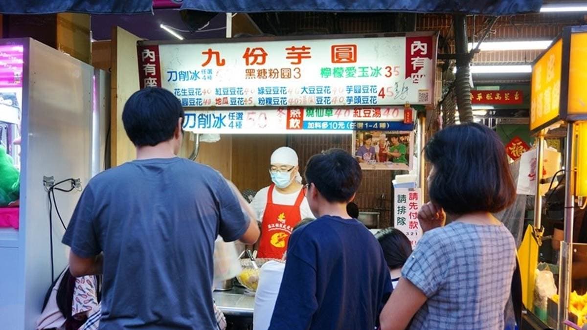 店家生意超好，小小攤位前總是擠滿排隊人潮。（圖片來源：PEKO の Simple Life）