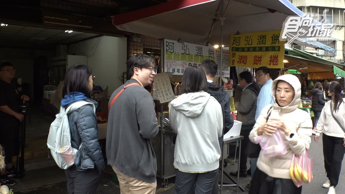 店家的潤餅捲將傳統與創新結合，口味選擇相當豐富。