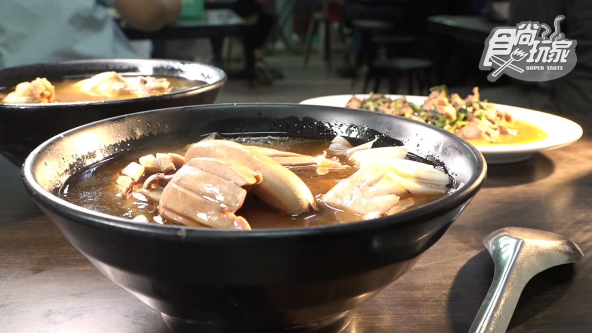 「麻油腰子湯」湯頭意外地清爽，腰子吃起來很新鮮。