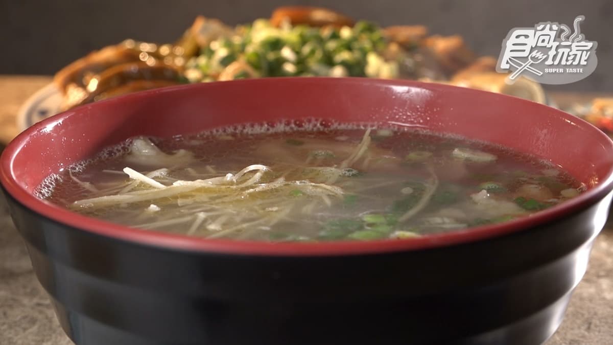 「清燉牛雜湯」裡面的料也很多。