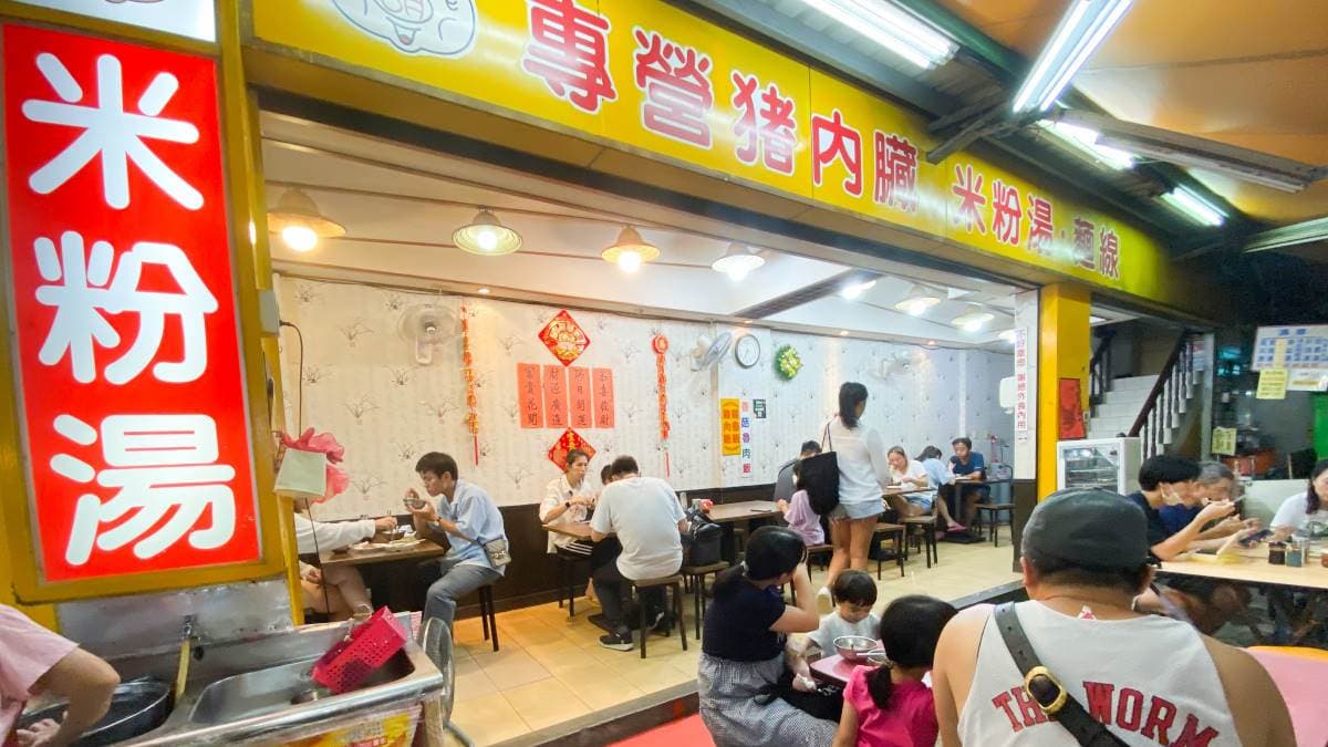 座位區有２人桌、４人桌，也有能容納６人用餐的座位。（圖片來源：依娃旅行小確幸）