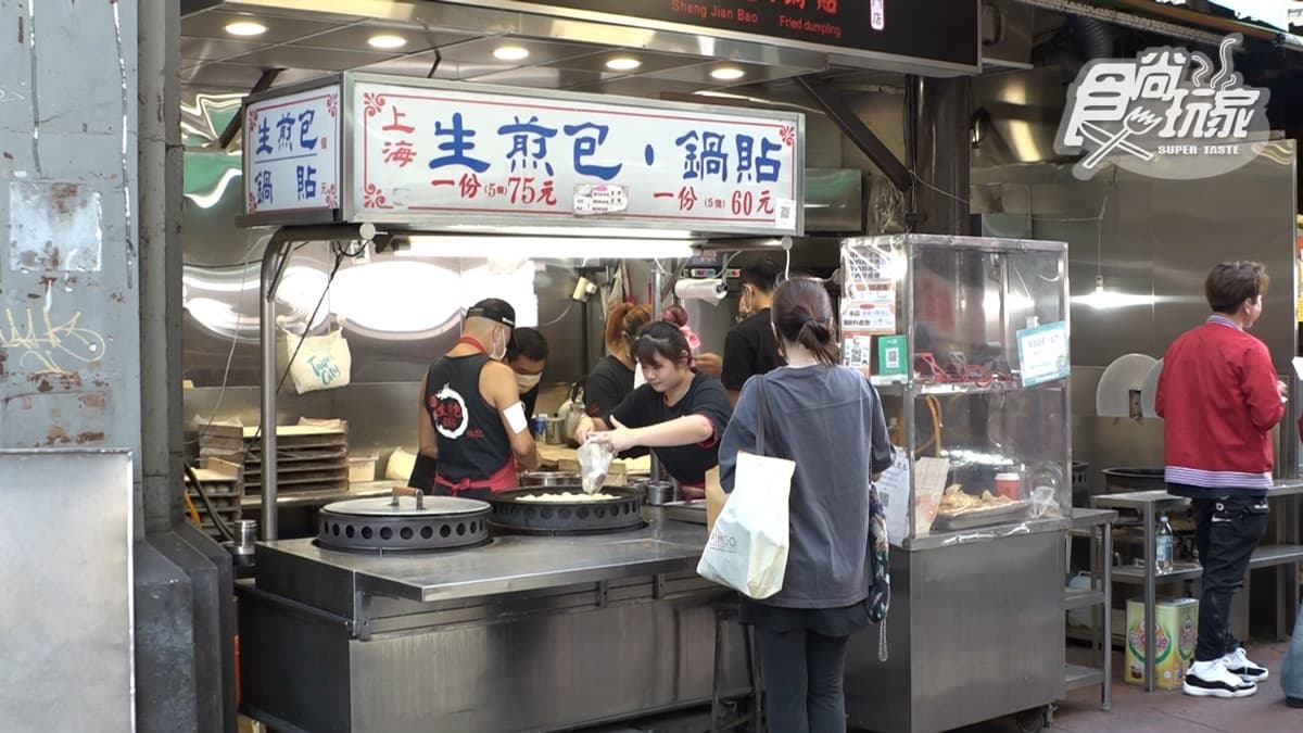店家生意相當好，才下午就已經出現排隊人潮。