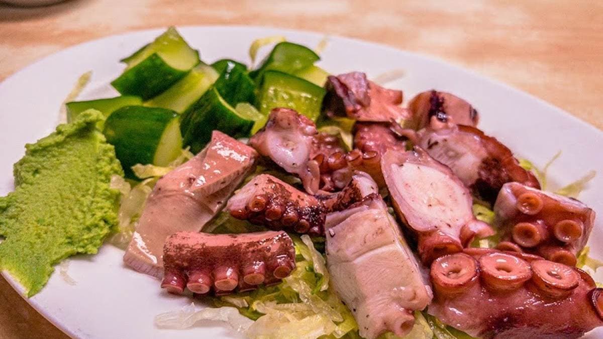 「芥末章魚」不用特別調味，沾著芥末吃就很不錯。（圖片來源：妮喃小語）