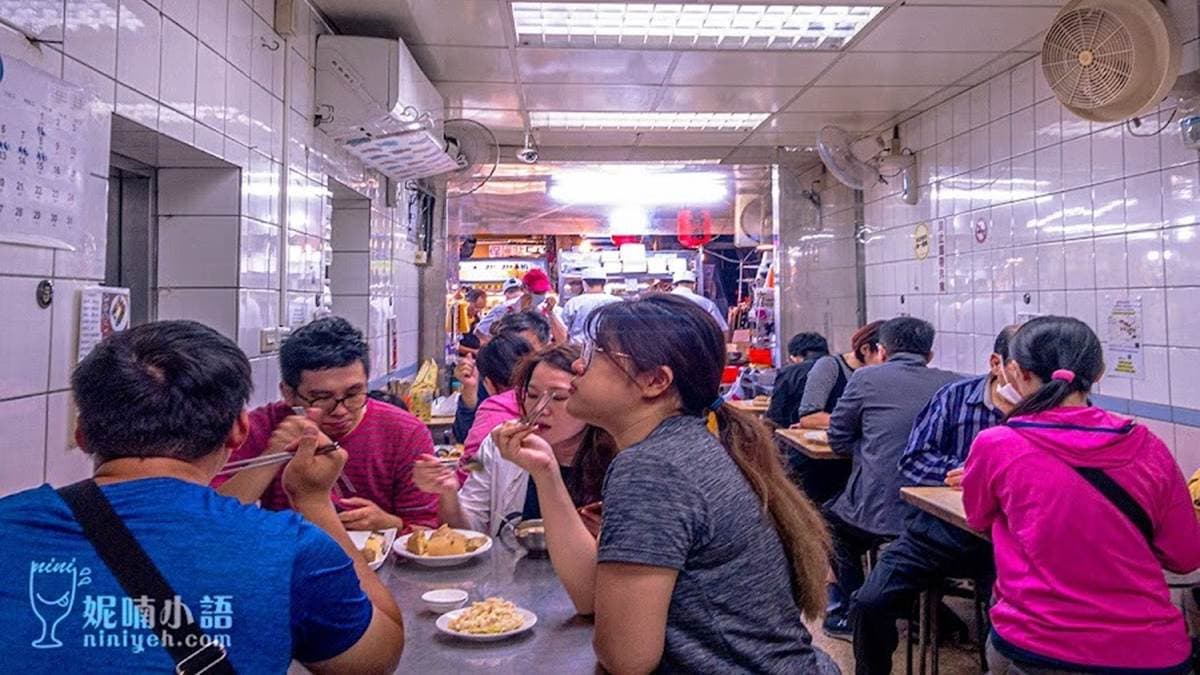 用餐空間經常座無虛席。（圖片來源：妮喃小語）