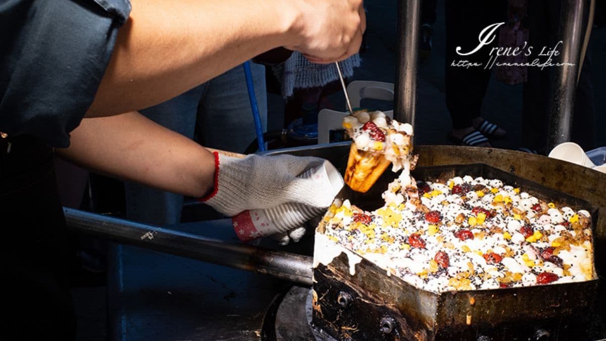 梅花糕底部呈現錐子狀，外皮酥脆、內裡軟綿。（圖片來源：IRENE'S 食旅．時旅）