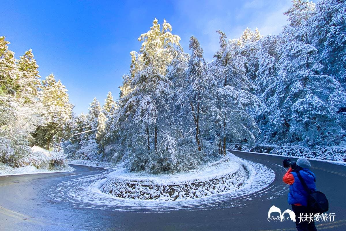 宜蘭太平山下雪啦!觀景台、火車鐵軌積雪秒變「雪白仙境」,追雪族快朝聖 宜蘭太平山下雪啦!觀景台、火車鐵軌積雪秒變「雪白仙境」,追雪族快朝聖