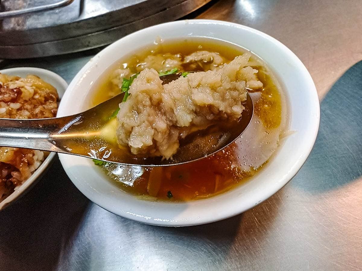 基隆廟口內行都吃這攤!「超低調滷肉飯」25元便宜開吃,激推必加胡椒更升級 基隆廟口內行都吃這攤!「超低調滷肉飯」25元便宜開吃,激推必加胡椒更升級