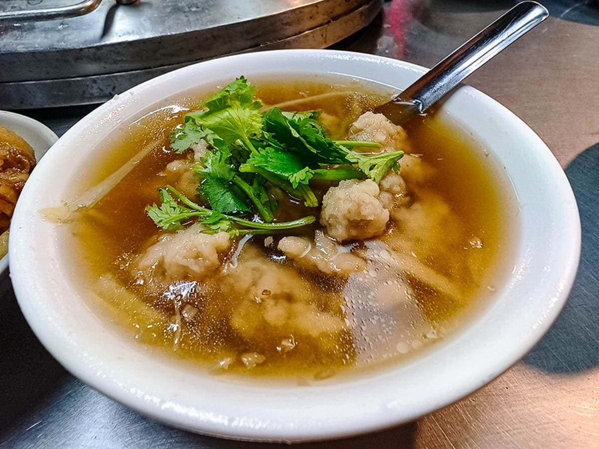 基隆廟口內行都吃這攤!「超低調滷肉飯」25元便宜開吃,激推必加胡椒更升級 基隆廟口內行都吃這攤!「超低調滷肉飯」25元便宜開吃,激推必加胡椒更升級