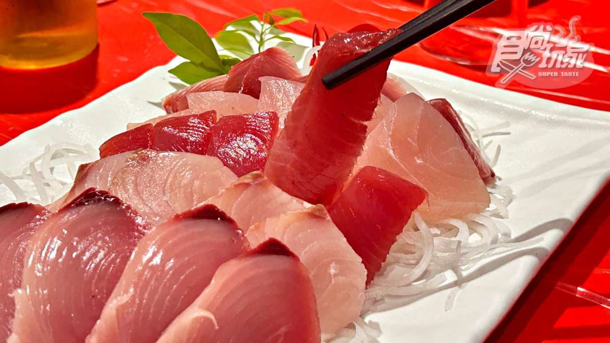 現切的鮪魚、旗魚、紅甘生魚片鮮甜美味。