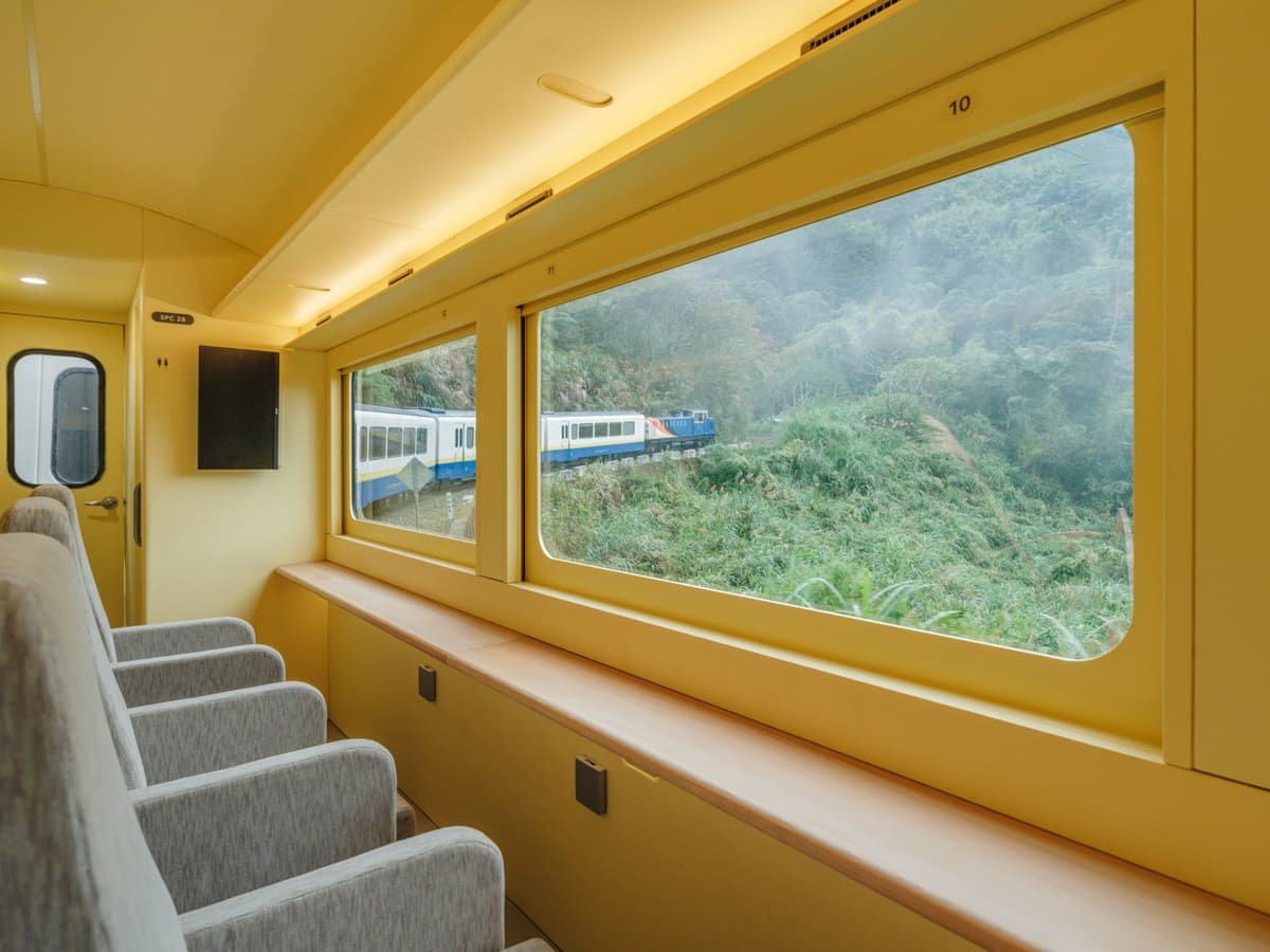2輛阿里山最美小火車「這時」正式通車!大面山景窗美翻,套裝遊程明開賣 2輛阿里山最美小火車「這時」正式通車!大面山景窗美翻,套裝遊程明開賣