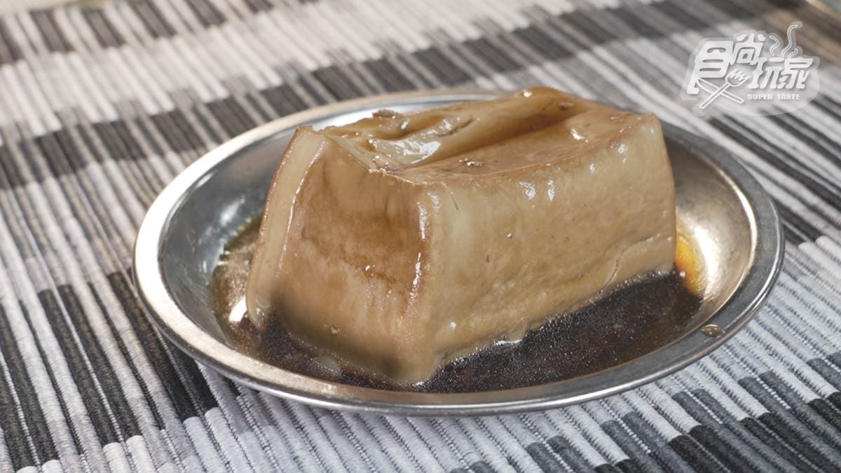 滷豆腐也是客人愛點的小菜之一。