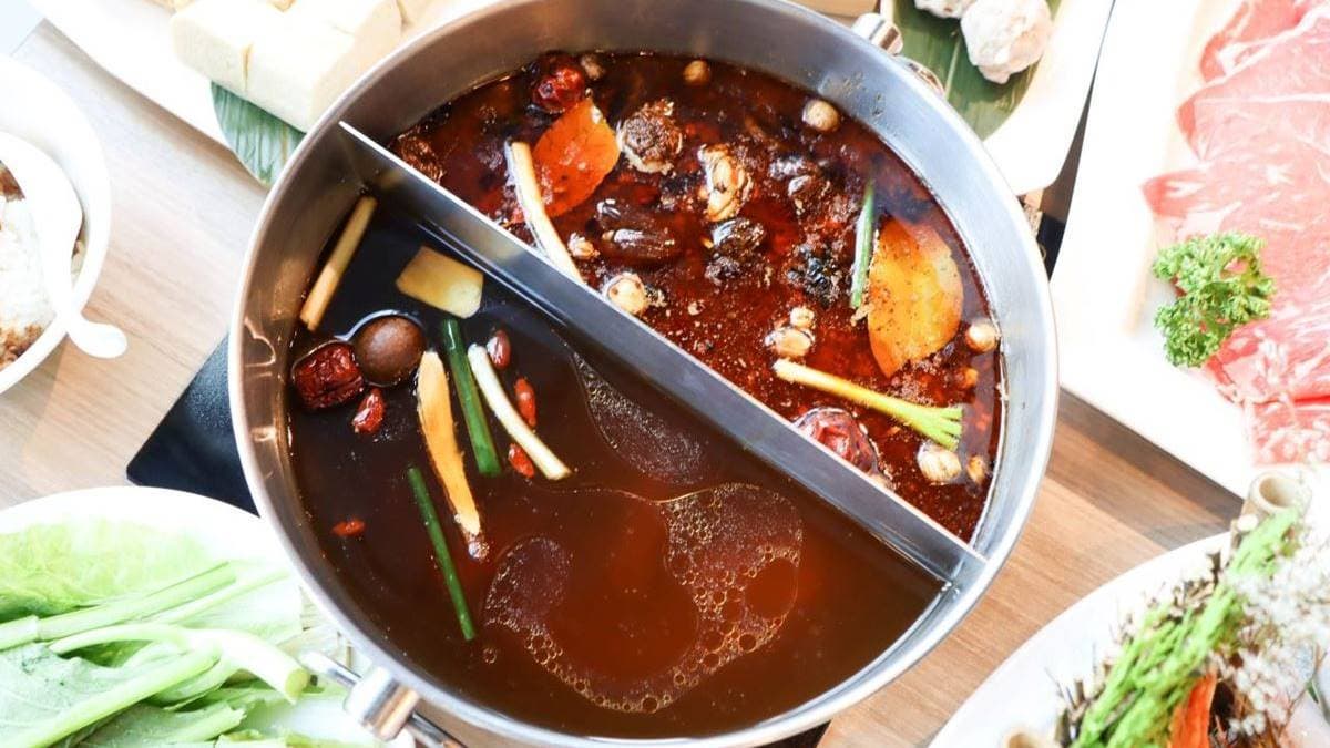 湯頭推薦「甘蔗羊骨湯」（下）和「啖香麻辣鍋」（上）。（圖片來源：Nancy將的生活筆計本）