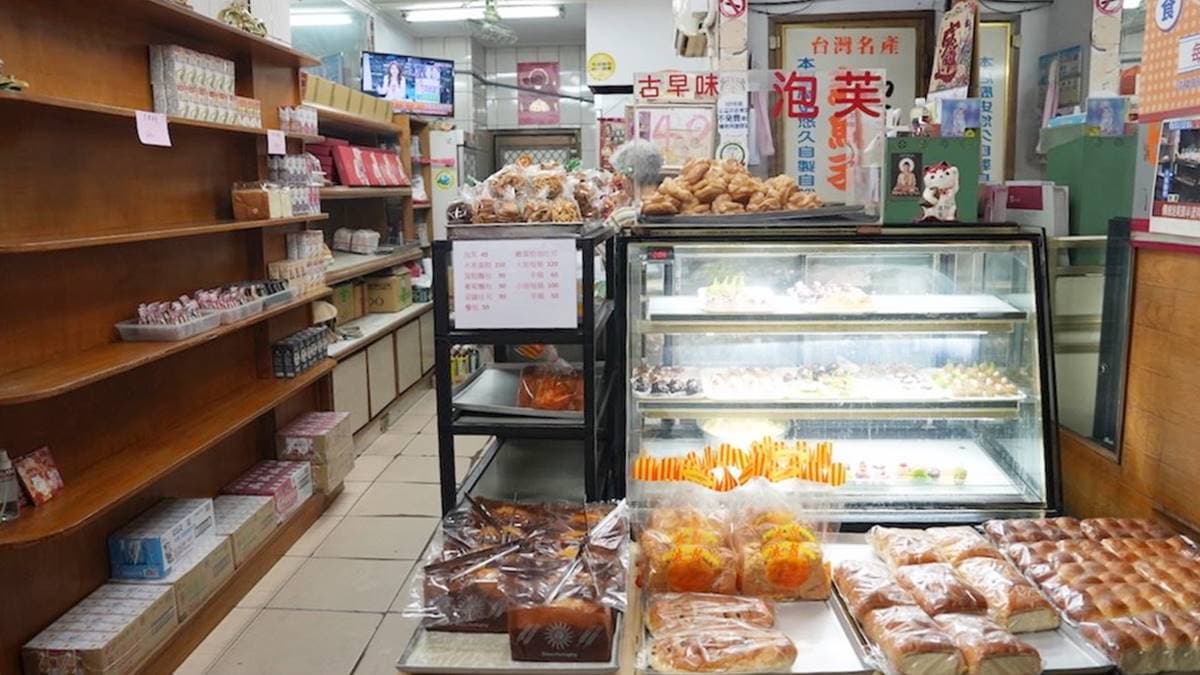 店內也有販售許多傳統台式麵包等點心。（圖片來源：算命的說我很愛吃）