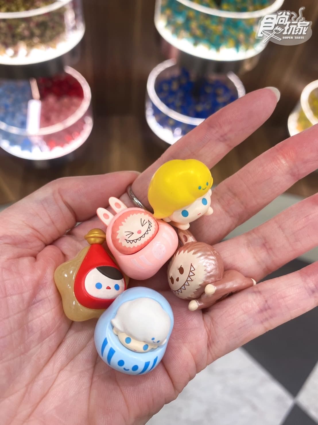 【新開店】公仔人瘋了！150坪「POP MART西門旗艦店」，４層樓千款潮玩公仔買爆