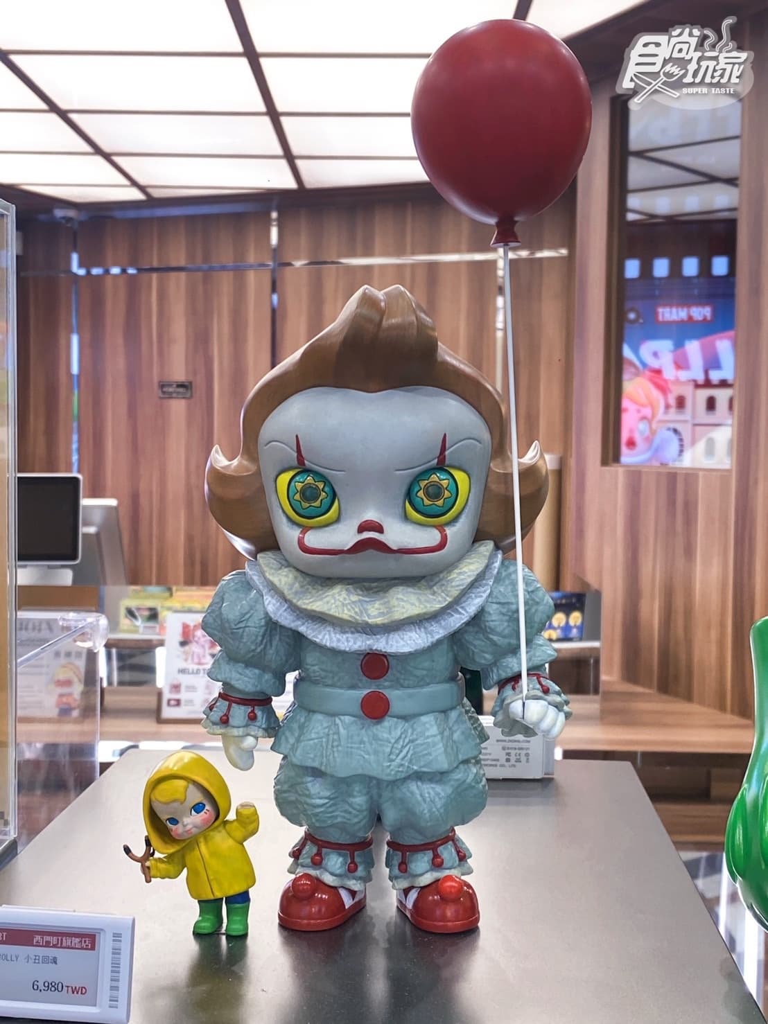 【新開店】公仔人瘋了！150坪「POP MART西門旗艦店」，４層樓千款潮玩公仔買爆