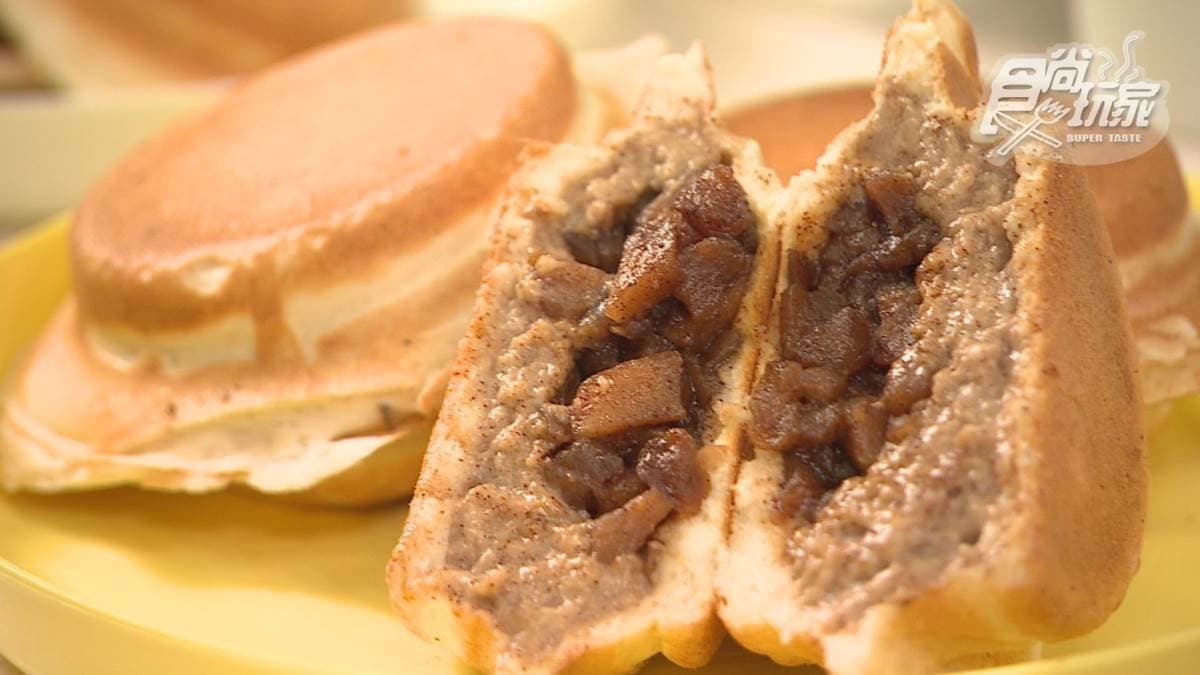 「肉桂蘋果」的肉桂醬口感帶Q，蘋果醬的酸味很明顯，吃起來不會太甜。