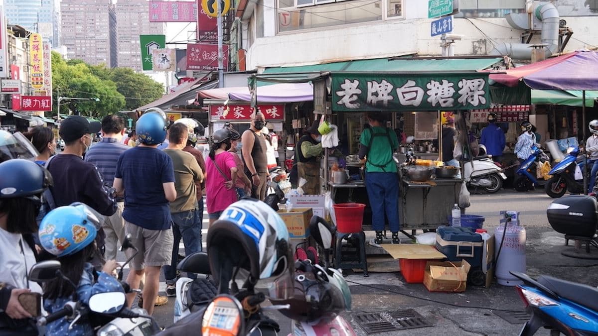 剛開沒多久就超級多人，建議大家要提早來排隊。（圖片來源：算命的說我很愛吃）