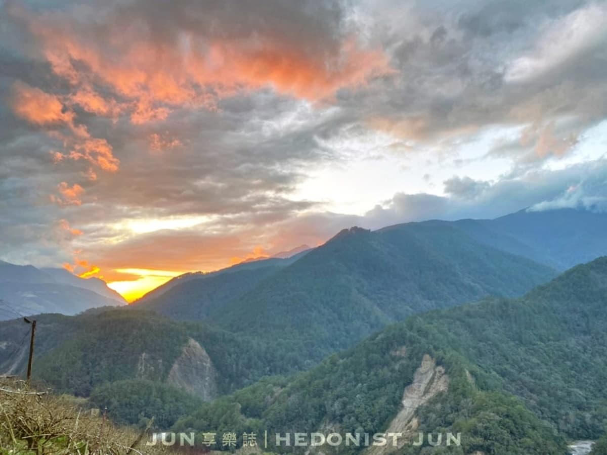 伸手就摸到天空！台中梨山松茂部落祕境民宿，晚餐澎派到像回家吃飯