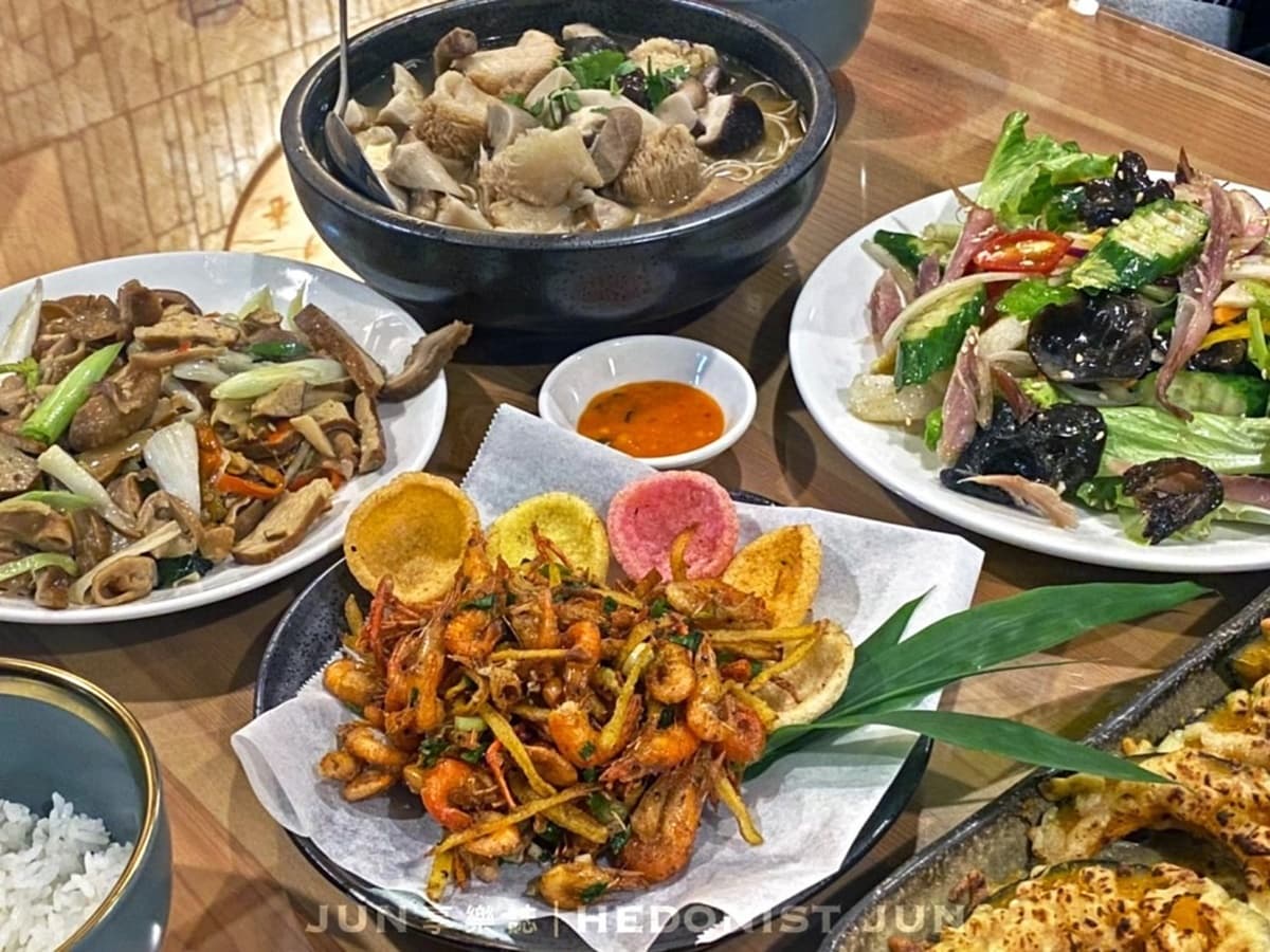 伸手就摸到天空！台中梨山松茂部落祕境民宿，晚餐澎派到像回家吃飯