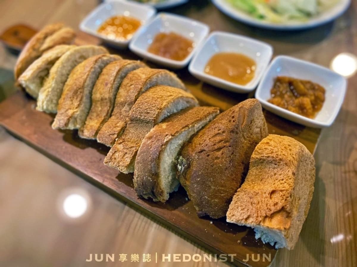 伸手就摸到天空！台中梨山松茂部落祕境民宿，晚餐澎派到像回家吃飯