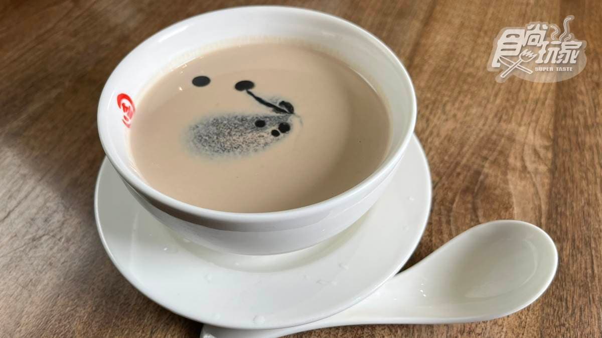 這道經典的「核桃芝麻糊」也很推薦。
