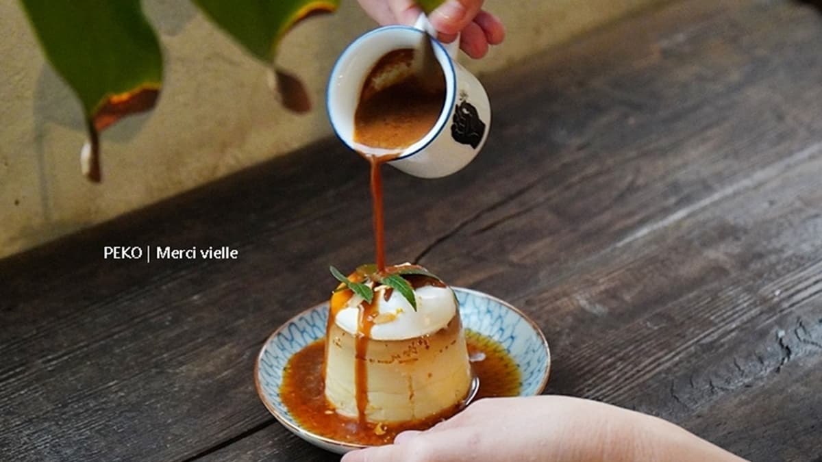 「焦糖布丁」搭配深焙濃縮咖啡，是標準的大人系甜點。（圖片來源：PEKO の Simple Life）